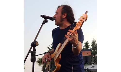 BÜLENT GÜVEN  (GİTAR, TUŞLULAR)